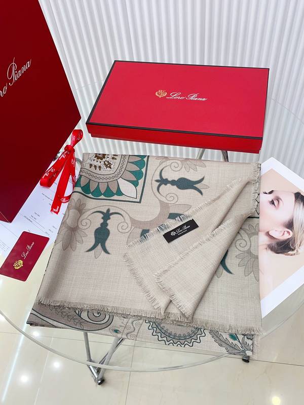 Loro Piana Scarf LPC00061 Loro Piana Scarf LPC00061